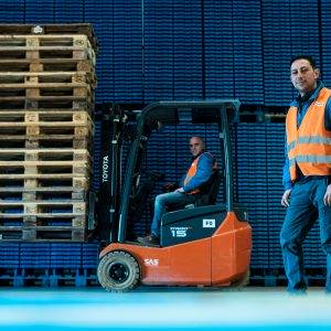 Portrait industriel d'ouvriers manutentionnaires en Italie pour FM Logistic